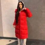 Жіночий зимовий пуховик вільного крою червоного кольору