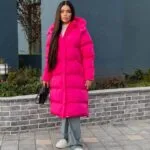 Жіночий зимовий пуховик вільного крою малинового кольору